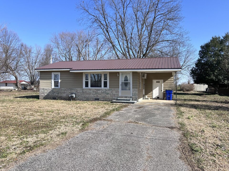 426 N Ezell Ave in Sharon, TN - Building Photo