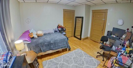 1014 Bluemont Ave in Manhattan, KS - Foto de edificio - Building Photo