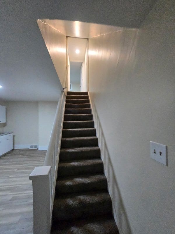 158 Baker St, Unit D16 in Aliquippa, PA - Foto de edificio - Building Photo