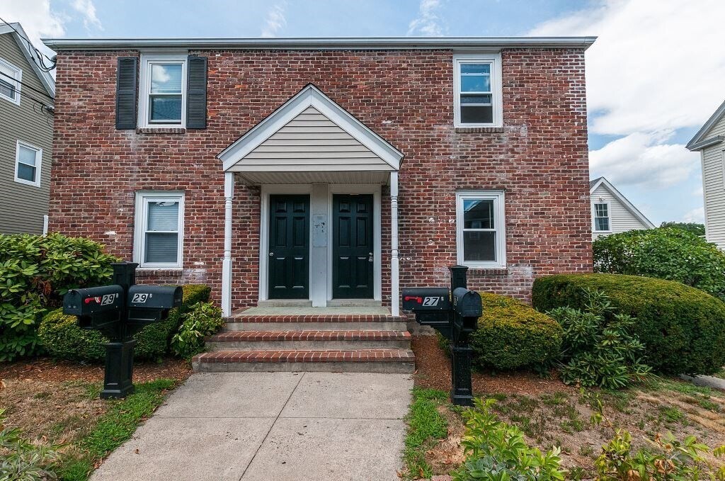 33-35 Barnes St in Waltham, MA - Building Photo