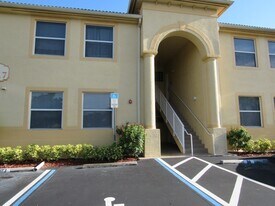 4117 Bellasol Cir in Ft. Myers, FL - Building Photo