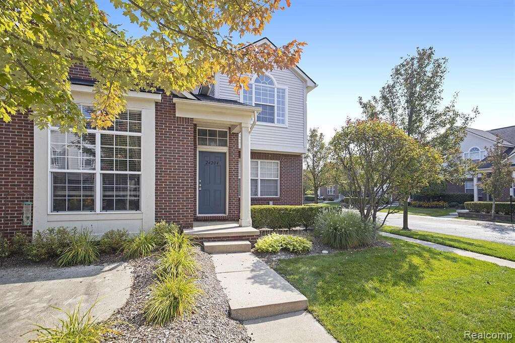 24204 Alexa Dr in Commerce Township, MI - Building Photo