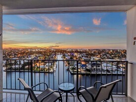 521 N Riverside Dr in Pompano Beach, FL - Building Photo