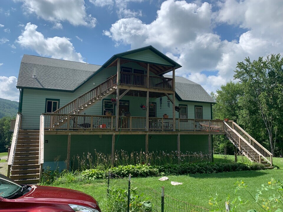 3401 Hancock Rd, Unit 3E in Williamstown, MA - Building Photo