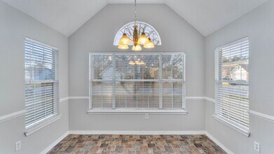 330 Brookwood Blvd in Mary Esther, FL - Building Photo - Building Photo
