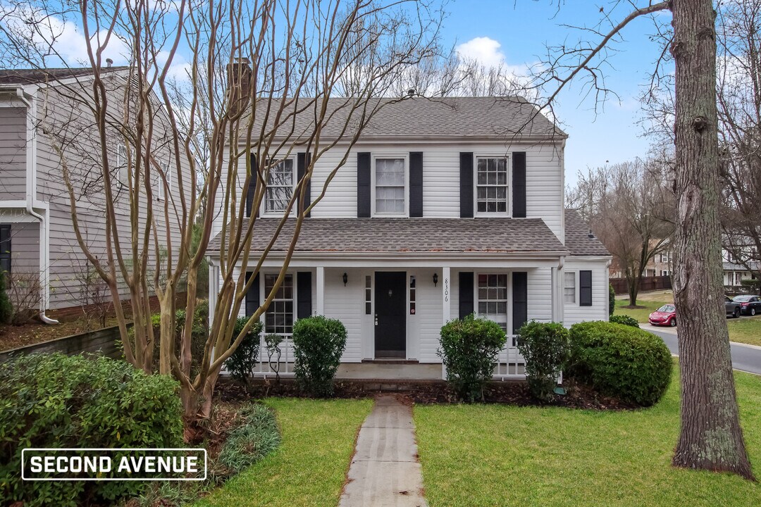 8306 Mission Hills Rd in Charlotte, NC - Building Photo