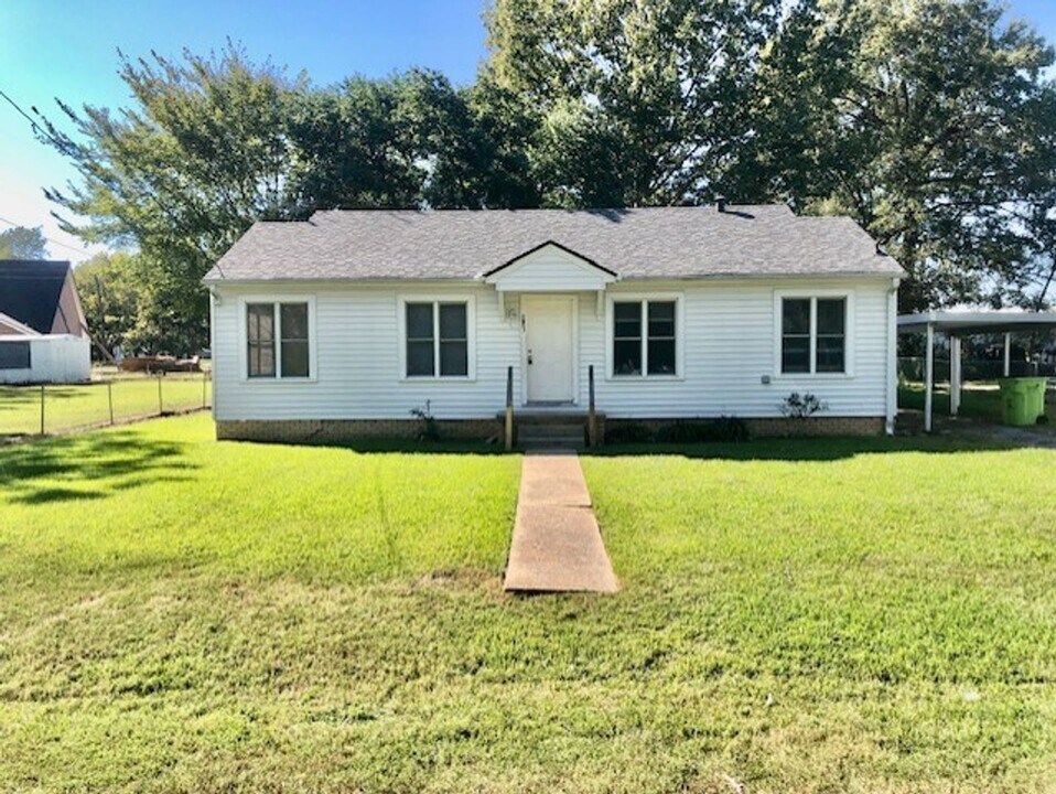103 Pine St in Benton, LA - Building Photo