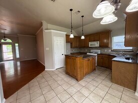 1806 Sand Stone Dr in Sanger, TX - Building Photo