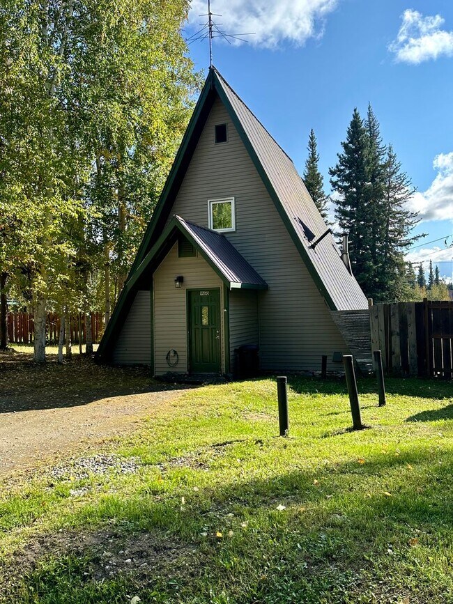 960 Typhoon Dr in North Pole, AK - Building Photo - Building Photo
