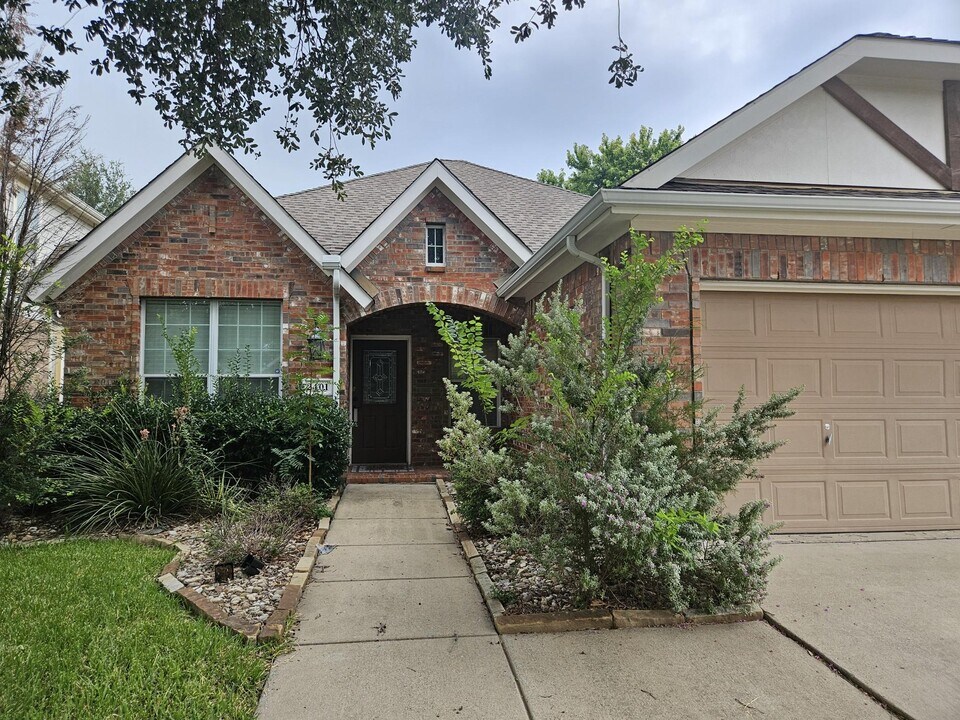 2401 Eaton Dr in McKinney, TX - Foto de edificio