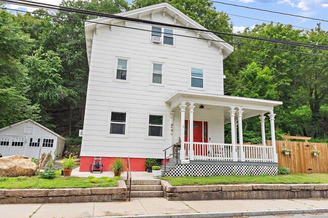 85 W Thames St in Norwich, CT - Building Photo - Building Photo