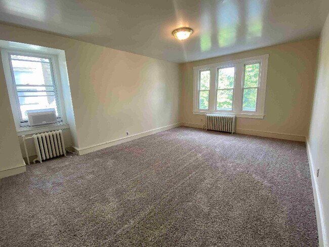 63 W Sharpnack St, Unit 3 in Philadelphia, PA - Building Photo - Building Photo