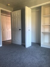 320 Kanuku St SE in Salem, OR - Foto de edificio - Building Photo