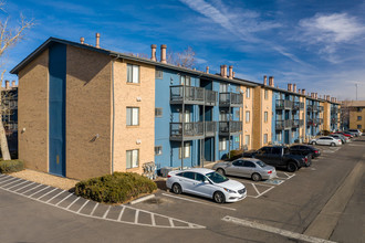 Edge at Fitzsimons in Aurora, CO - Foto de edificio - Building Photo