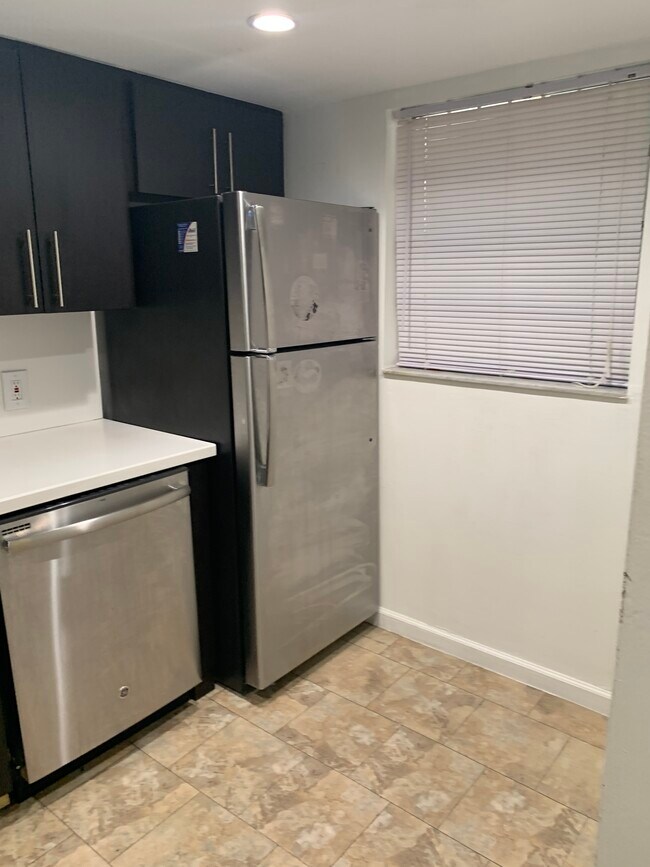 1615 Meridian Ave, Unit 202 in Miami Beach, FL - Building Photo - Building Photo