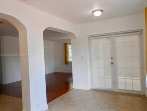 625 South Dr in Miami Springs, FL - Building Photo - Building Photo