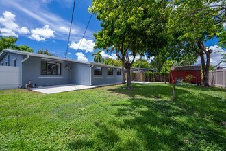 6113 Royal Palm Blvd in Margate, FL - Building Photo - Building Photo