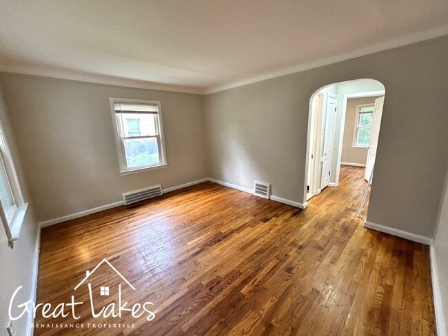19323 Kenosha St in Harper Woods, MI - Building Photo - Building Photo
