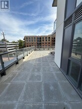 705 Davis Dr in Newmarket, ON - Building Photo - Building Photo