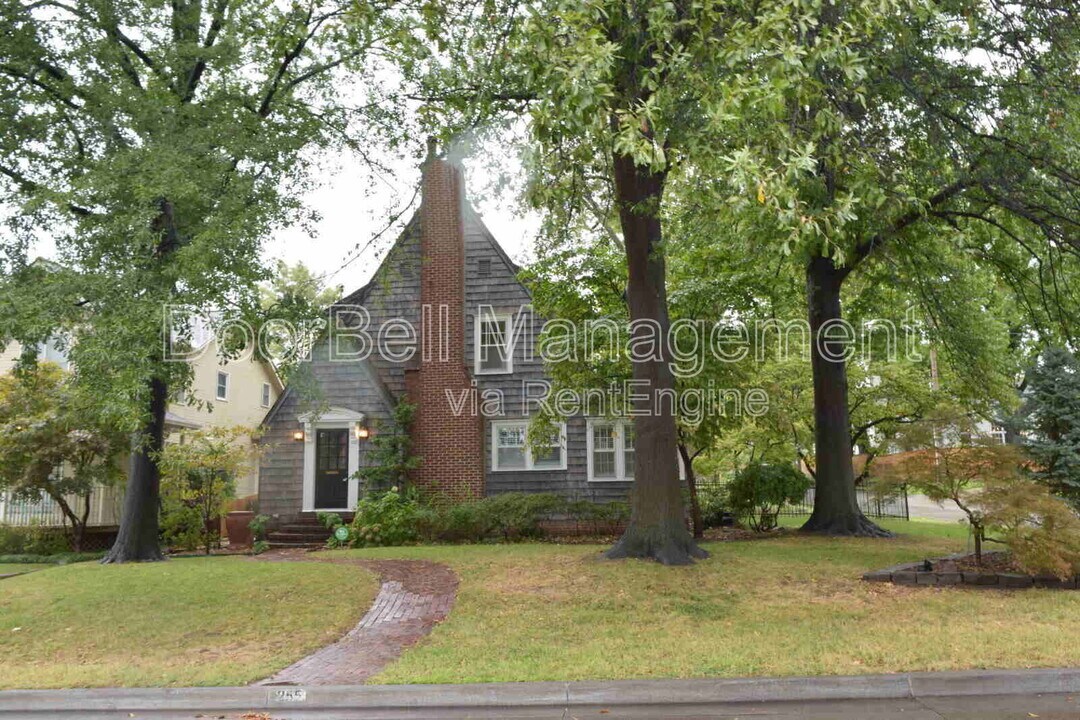 255 E 27th Pl in Tulsa, OK - Building Photo