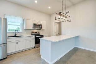 9604 County Rd 1006 in Godley, TX - Building Photo