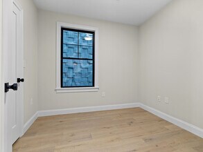 46 Woodward St, Unit 2 in Boston, MA - Building Photo - Building Photo