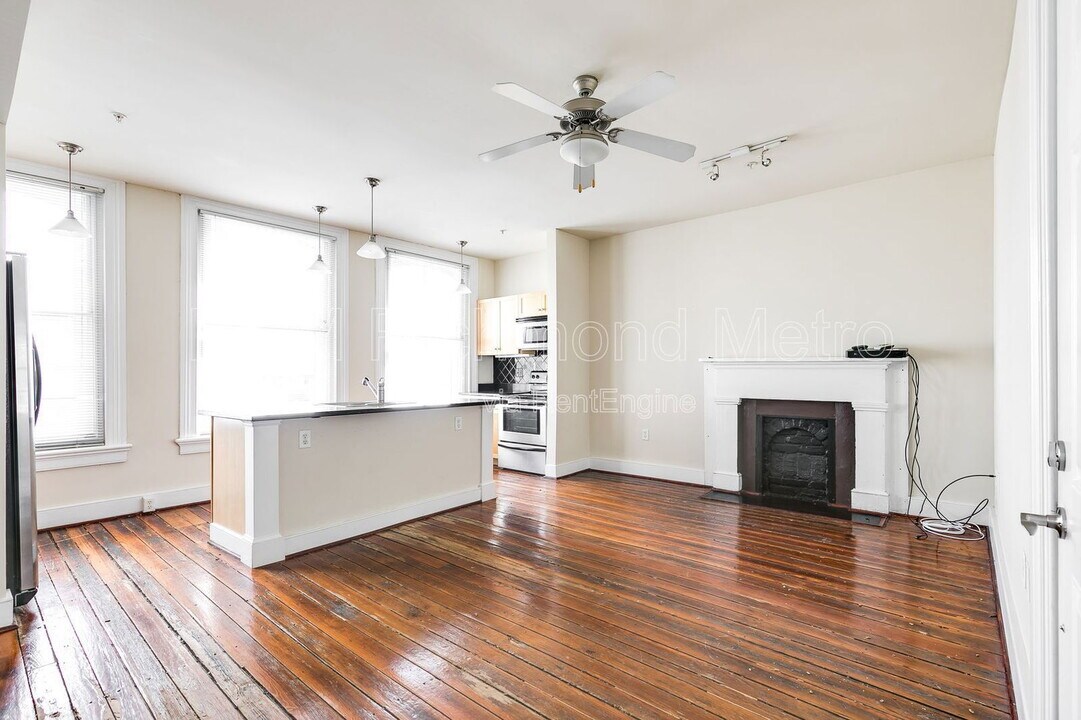 1321 -1/2 E Main St in Richmond, VA - Building Photo