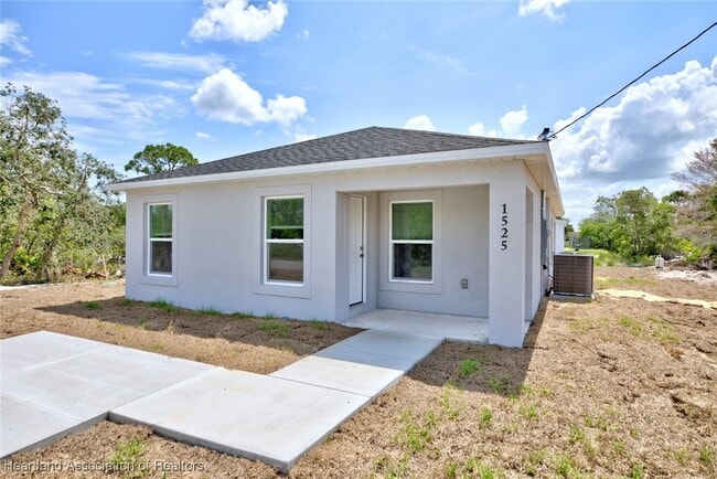 1525 Chatsworth St in Lake Placid, FL - Building Photo - Building Photo