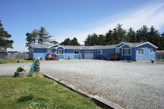 54513-54515 Beach Loop Rd in Bandon, OR - Building Photo - Building Photo