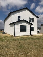 1062 W Holly St in Republic, MO - Building Photo - Building Photo