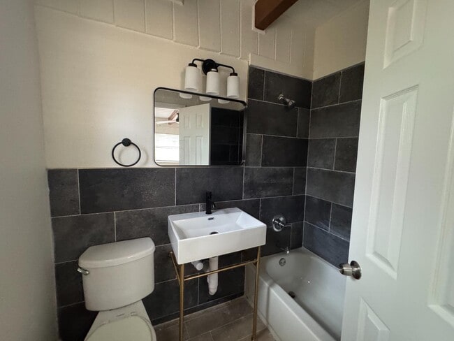 1218 E 138th Ave in Tampa, FL - Building Photo - Building Photo