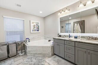 1241 N Bronough St in Tallahassee, FL - Building Photo - Building Photo