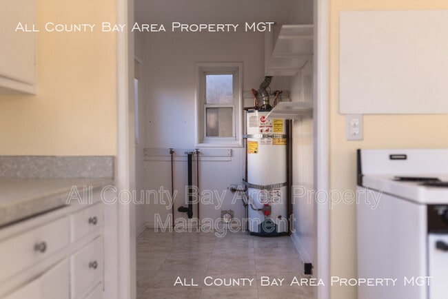 823 6th Ave in Crockett, CA - Building Photo - Building Photo