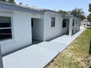 2226 Cody St, Unit 2 in Hollywood, FL - Building Photo - Building Photo