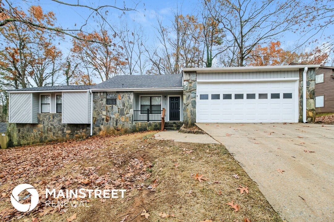 6717 Knollwood Cir in Douglasville, GA - Building Photo