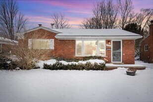 27576 MacKenzie Dr in Westland, MI - Building Photo