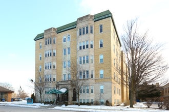 SYLVESTER MANOR APARTMENTS in Flint, MI - Foto de edificio - Building Photo