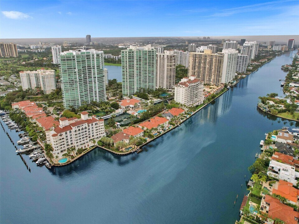 19955 NE 38th Ct in Aventura, FL - Building Photo
