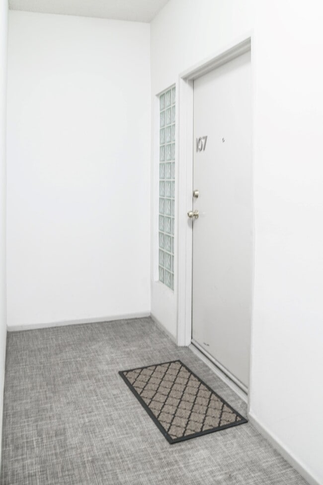 10021 Tabor Street, Unit Apt 107 in Los Angeles, CA - Building Photo - Building Photo