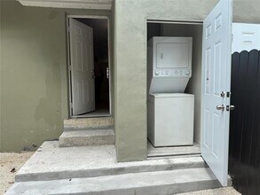 2830 NW 15th Ct in Fort Lauderdale, FL - Building Photo - Building Photo