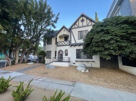 130 N Croft Ave, Unit 3 in Los Angeles, CA - Building Photo