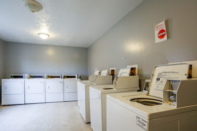 Laurel Springs in Fairborn, OH - Building Photo - Interior Photo