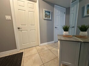 17801 N Bay Rd in Sunny Isles Beach, FL - Foto de edificio - Building Photo