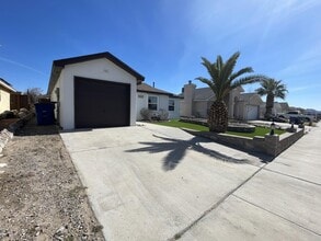 5432 Thornridge Cir in El Paso, TX - Building Photo - Building Photo