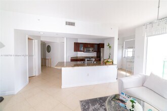 20000 E Country Club Dr, Unit 1001 in Aventura, FL - Foto de edificio - Building Photo