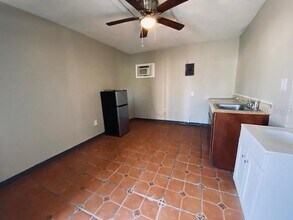 9718 N Nebraska Ave in Tampa, FL - Building Photo - Building Photo