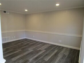 1235 Riverside Dr in Gainesville, GA - Foto de edificio - Building Photo