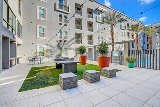 Ely on Fremont in Las Vegas, NV - Foto de edificio - Building Photo