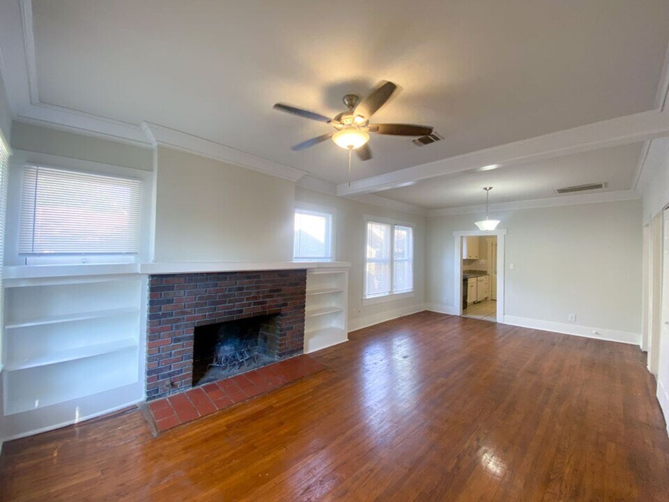 231 University Ave. in San Antonio, TX - Building Photo