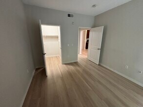 2168 Scholarship, Unit 2168 in Irvine, CA - Foto de edificio - Building Photo